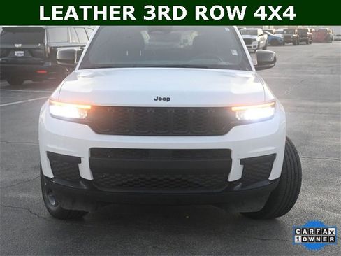 Used 2023 Jeep Grand Cherokee L Laredo image 9