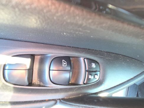 Used 2019 Nissan Rogue SV image 34