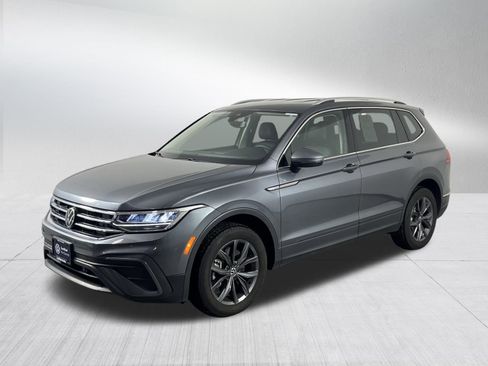 Certified 2024 Volkswagen Tiguan SE image 3