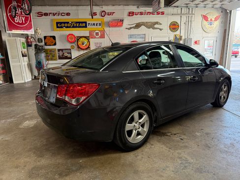 Used 2016 Chevrolet Cruze LT image 4