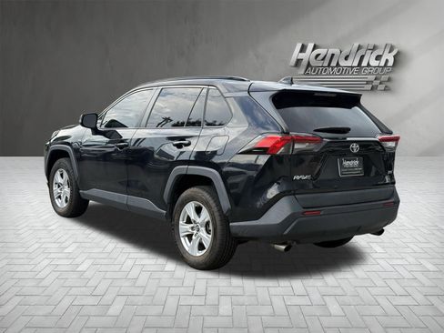 Used 2020 Toyota RAV4 XLE w/ Convenience Package FWD image 8