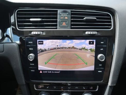 Used 2018 Volkswagen Golf SEL image 13