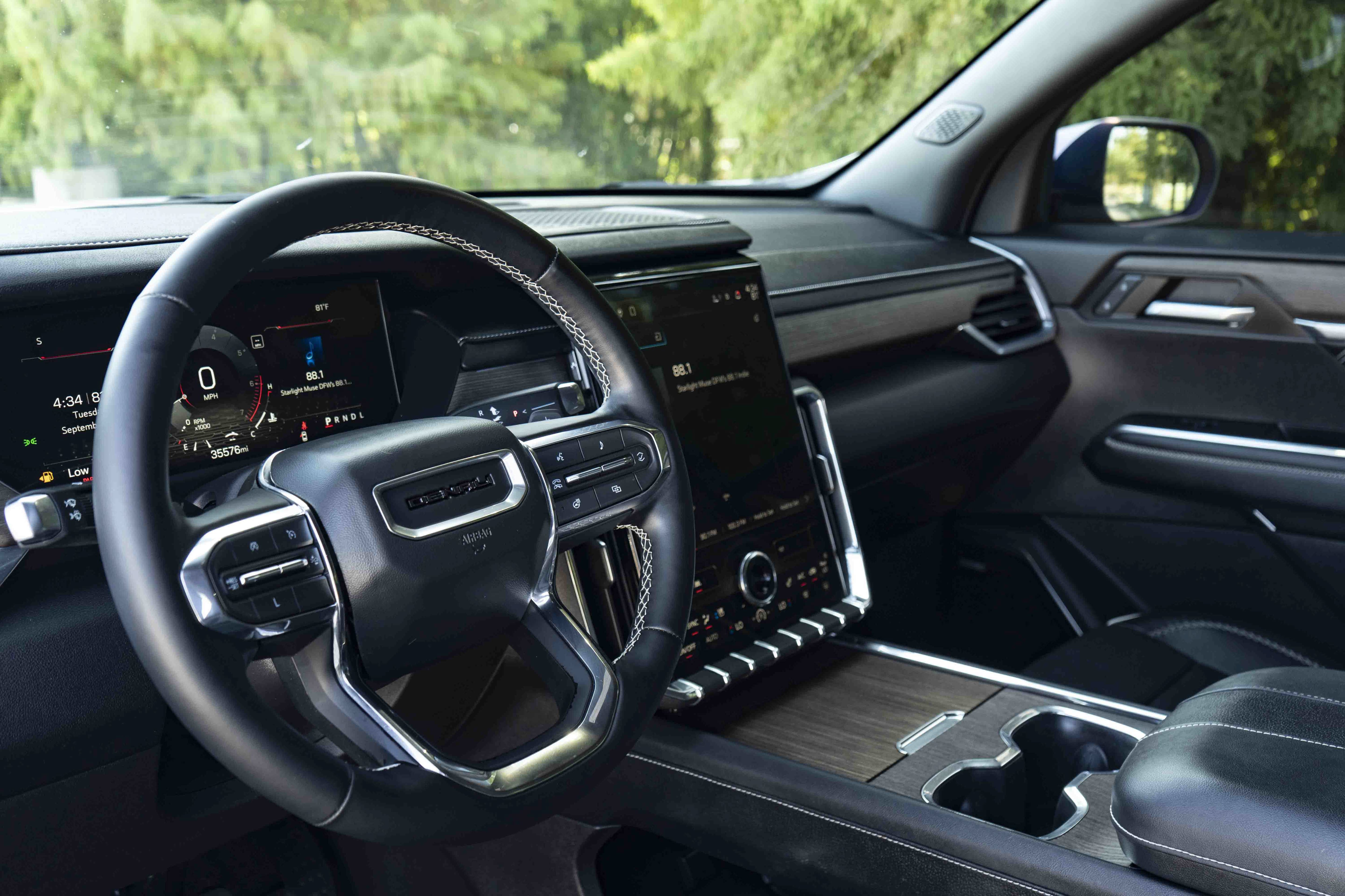 Used 2024 GMC Acadia Denali AWD/4WD image 13