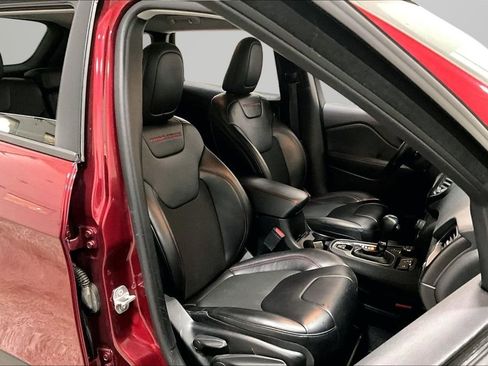 Used 2019 Jeep Cherokee Trailhawk w/ Comfort & Convenience Group image 28