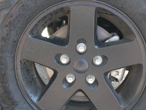 Used 2017 Jeep Wrangler Unlimited Sport image 17