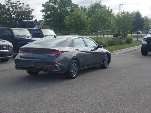 Used 2024 Hyundai Elantra SEL FWD image 2