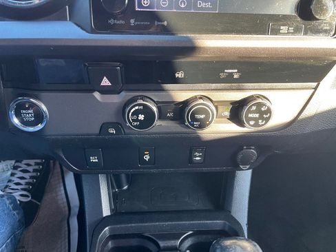 Used 2016 Toyota Tacoma TRD Sport image 16