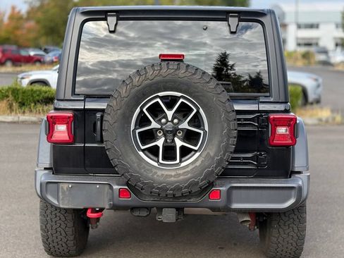 Used 2024 Jeep Wrangler Unlimited Rubicon w/ Convenience Group AWD/4WD image 4