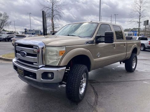 Used 2014 Ford F250 Lariat w/ Lariat Interior Package image 5