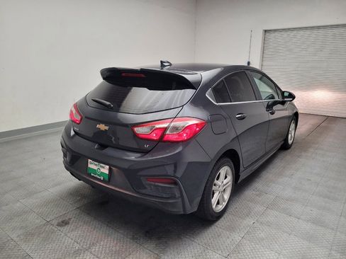 Used 2018 Chevrolet Cruze LT w/ Convenience Package FWD image 9