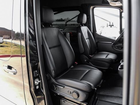 Used 2025 Mercedes-Benz Sprinter 2500 w/ Dashboard Charging Package image 31