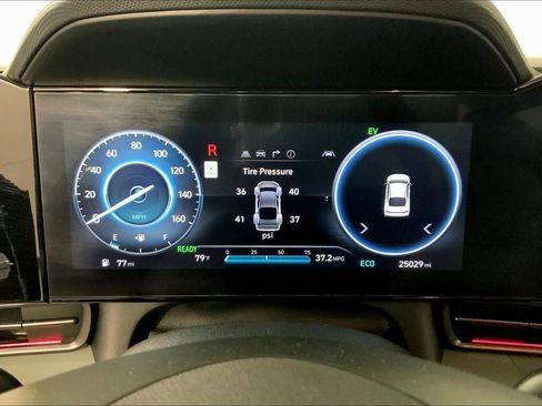Used 2025 Hyundai Elantra Limited FWD image 20