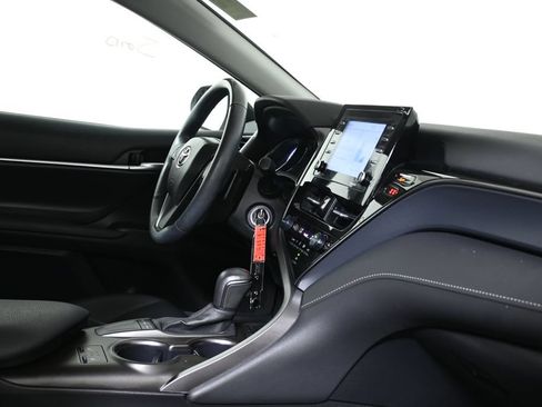 Used 2024 Toyota Camry SE w/ Cold Weather Package FWD image 8