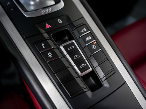 Used 2018 Porsche 911 Carrera GTS image 17