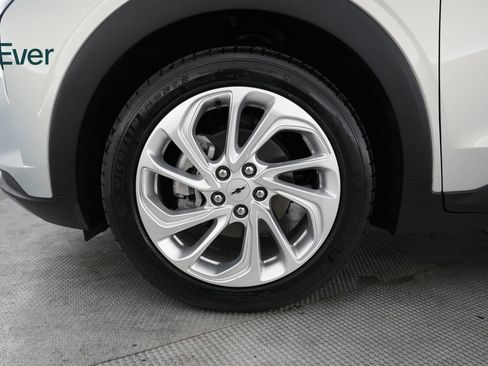 Used 2022 Chevrolet Bolt EUV LT FWD image 19