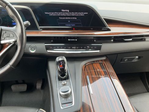 Used 2024 Cadillac Escalade Premium Luxury w/ LPO, Floor Liner Package AWD/4WD image 10