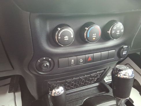 Used 2017 Jeep Wrangler Unlimited Sport AWD/4WD image 16