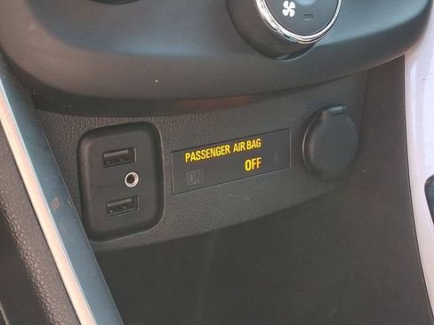 Used 2020 Chevrolet Trax LT w/ LT Convenience Package FWD image 29