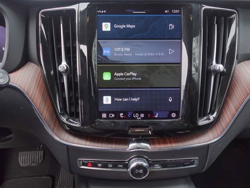 Used 2023 Volvo XC60 B5 Plus image 17