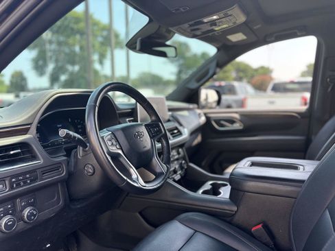 Used 2023 Chevrolet Suburban Z71 w/ Luxury Package AWD/4WD image 13