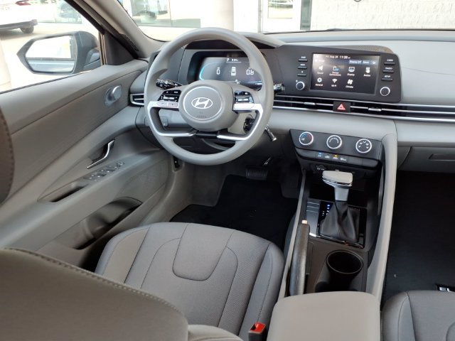 New 2026 Hyundai Elantra SE FWD image 4