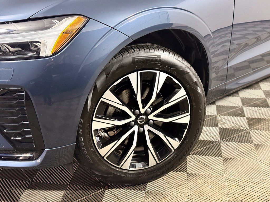 Used 2024 Volvo XC60 B5 Core w/ Protection Package Premier AWD/4WD image 2