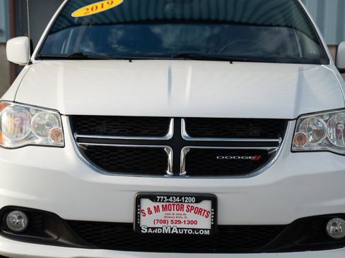 Used 2019 Dodge Grand Caravan SXT FWD image 3