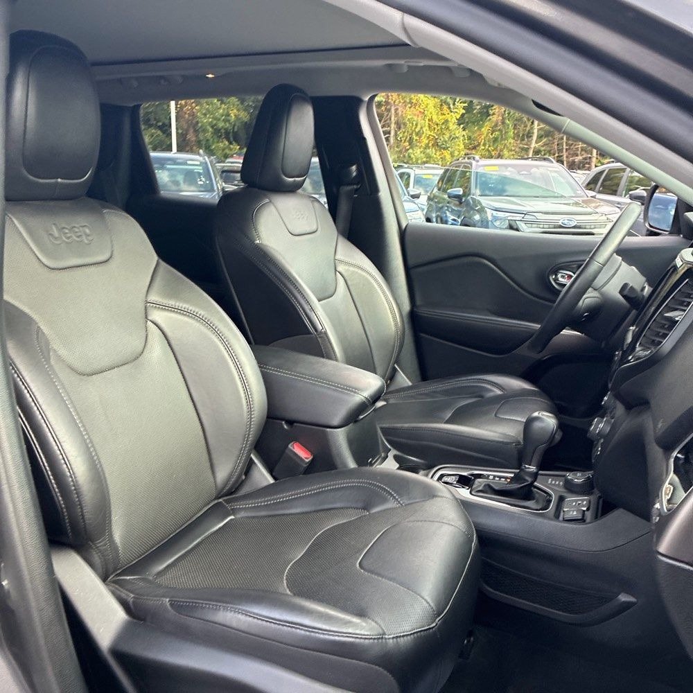 Used 2019 Jeep Cherokee Limited AWD/4WD image 6