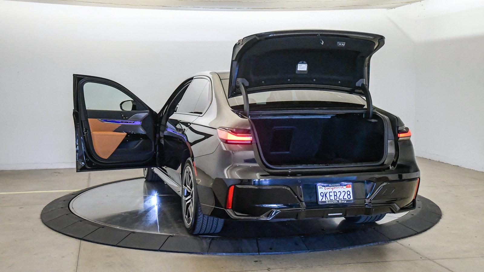Certified 2024 BMW 740i w/ Premium Package RWD image 27