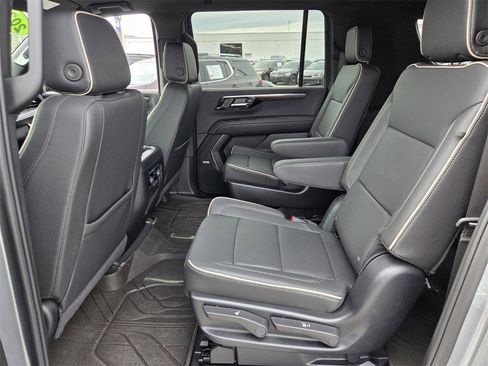 Used 2025 Chevrolet Suburban Premier image 16