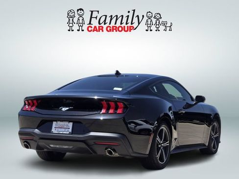 Used 2025 Ford Mustang Coupe RWD image 4