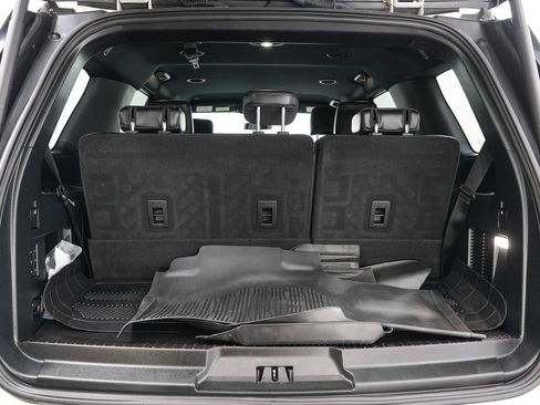 Used 2021 Ford Expedition XLT w/ Equipment Group 202A AWD/4WD image 9
