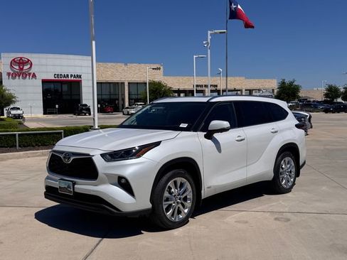 Used 2026 Toyota Highlander Limited image 8