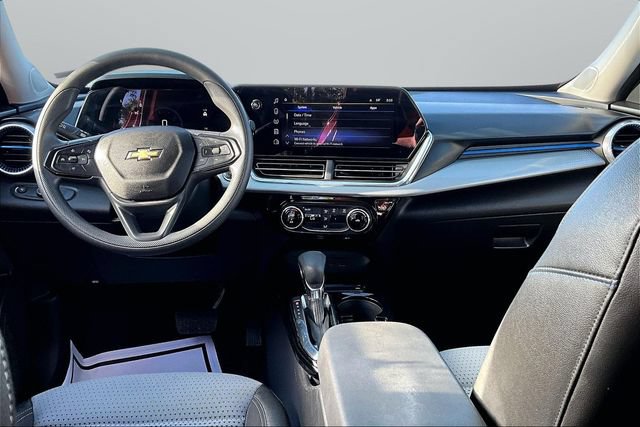 Used 2025 Chevrolet Trax LT FWD image 15