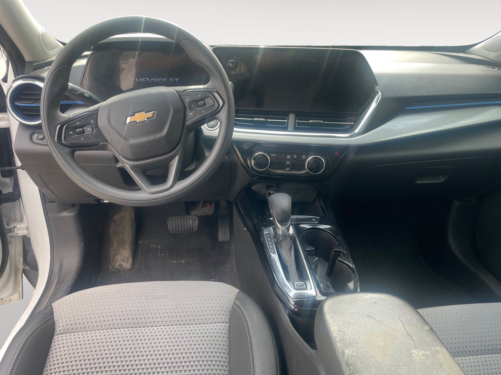 Used 2025 Chevrolet Trax LT w/ Sunroof Package FWD image 10