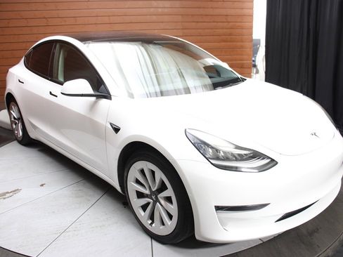 Used 2022 Tesla Model 3 Standard Range image 14