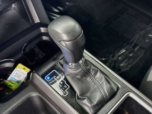 Certified 2021 Toyota Tacoma TRD Off-Road AWD/4WD image 18