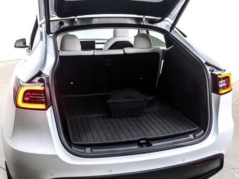 Used 2021 Tesla Model Y Long Range image 22