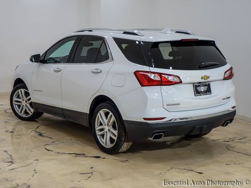 Used 2018 Chevrolet Equinox Premier w/ Infotainment II Package AWD/4WD image 10