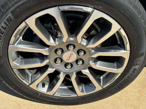 Used 2023 GMC Acadia Denali FWD image 4