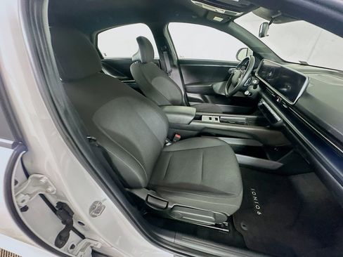 Used 2024 Hyundai Ioniq 6 SE RWD image 32