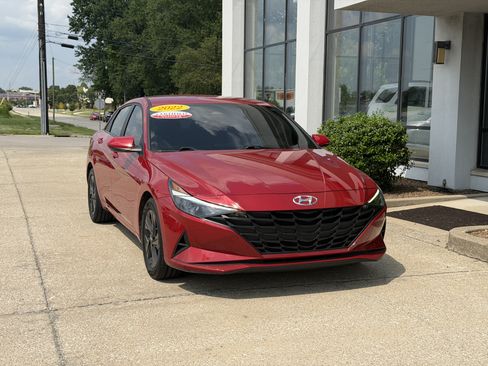 Certified 2022 Hyundai Elantra SEL FWD image 14