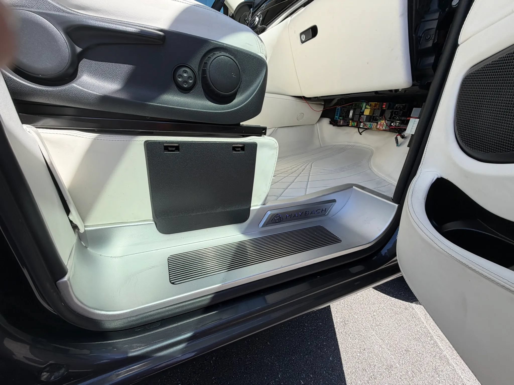 Used 2021 Mercedes-Benz Metris Passenger w/ Premium Safety Package image 36