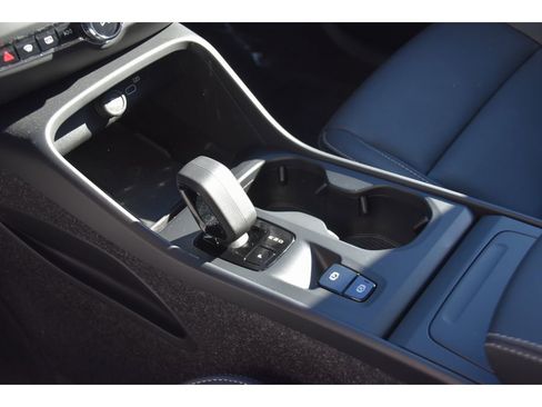 Certified 2025 Volvo XC40 B5 Core w/ Protection Package Premier image 36