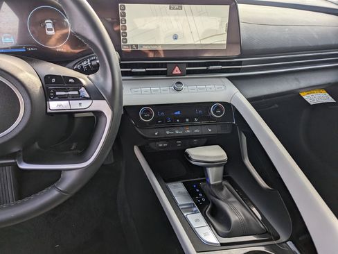 Certified 2025 Hyundai Elantra Limited w/ Cargo Package image 10