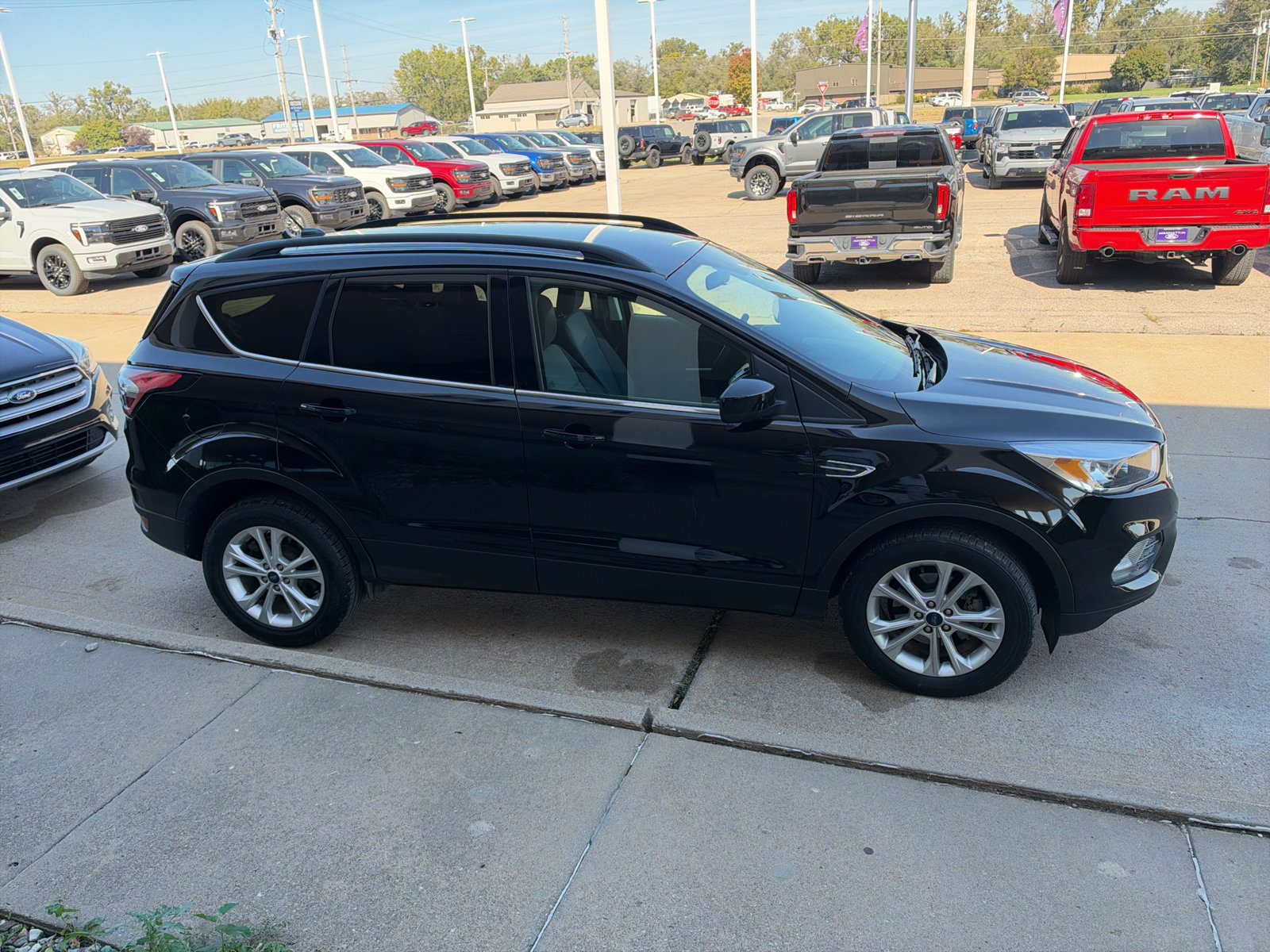 Used 2018 Ford Escape SE FWD image 5