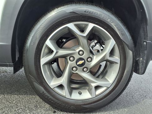 Used 2025 Chevrolet Trax LT w/ LT Convenience Package FWD image 29
