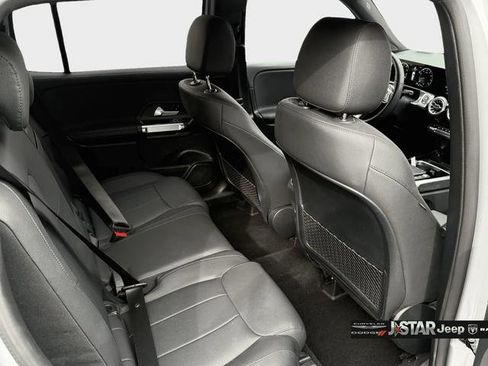 Used 2022 Mercedes-Benz GLB 250 4MATIC w/ Premium Package Lite image 18