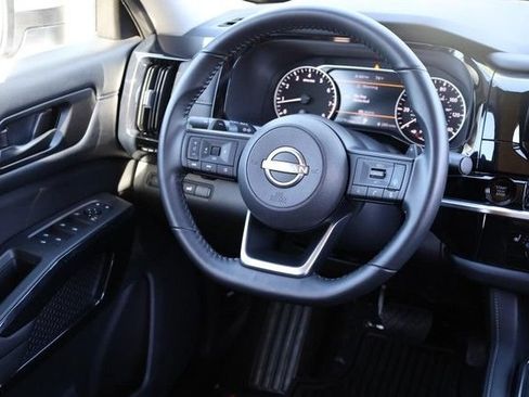 Certified 2025 Nissan Pathfinder SV FWD image 25