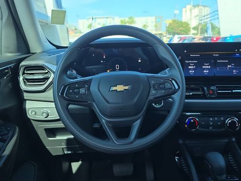 Used 2025 Chevrolet TrailBlazer LT AWD/4WD image 15